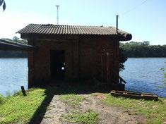 Imagem(11) Descrição(11): Vista geral da Casa de bombas na margem da represa Bom