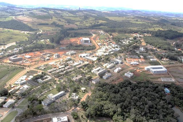 Hoje... Mais de 10.600 estudantes de graduação presencial Mais de 900 estudantes de graduação a distância 2.