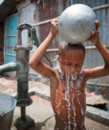Assegurar a disponibilidade e a gestão sustentável de água e saneamento para todos 2,6 Mil milhões de pessoas têm acesso a fontes de água potável melhoradas desde 1990, mas 663 milhões de pessoas