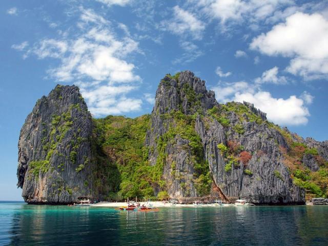 À noite não perca os animados bares com música ao vivo o nosso guia de viagem dir-lhe-á tudo a este respeito Dia 11 El Nido Após o pequeno almoço, partida em barco para o autêntico êxtase que são as