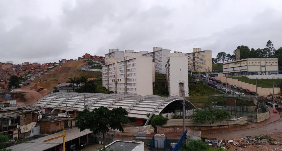 Assim, conforme as imagens apontam, houve intervenções positivas com o Programa de Urbanização em Paraisópolis, o que permite dizer que as especificações do Selo Casa Azul foram cumpridas.