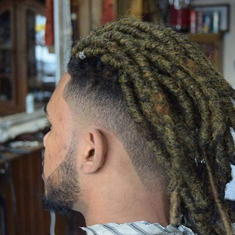 6- Dread Se existe um penteado que tem muita história para contar é o dread, eternizado pelo movimento rastafári e por Bob Marley.