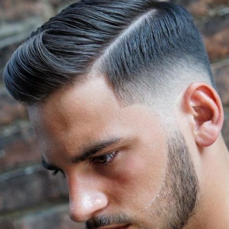 4- Side Part Entre os cortes masculinos mais clássicos, e que nunca saem de moda, está o side part, que deixa o seu visual mais sério e com muita elegância.