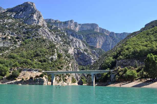 PROGRAMA DE EXCURSÕES E ATIVIDADES Atelier Pause Gourmande: faça e deguste um aperitivo típico da Provence Visita à