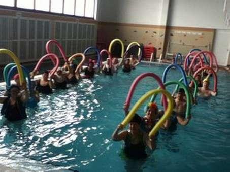 Exercício e Saúde na Terceira Idade Esta atividade decorre anualmente na piscina da Associação Humanitária