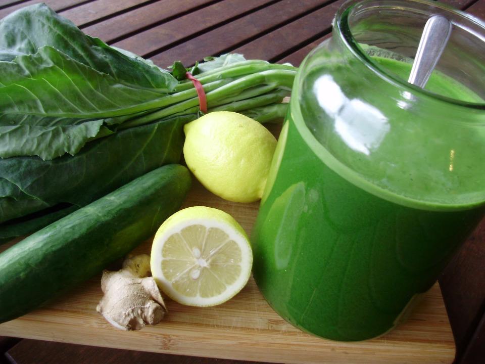 Bater no liquidificador e tomar imediatamente. Se quiser, adicione um pouquinho de água para ajudar a beber.