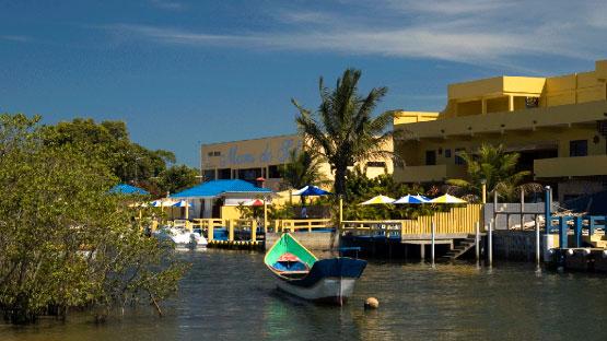 TURISMO NÁUTICO Seja em veleiros, caiaques ou lanchas, é sempre um bom momento de conhecer as reentrâncias do oceano e dos rios do Litoral do Paraná.