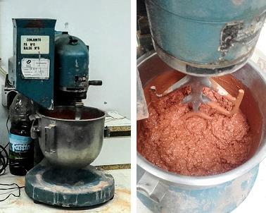 PROCEDIMENTO EXPERIMENTAL hidróxido, adicionou-se no mesmo recipiente a necessária quantidade de silicato de sódio com metade da quantidade do hidróxido, pesando em seguida os agregados (areia e