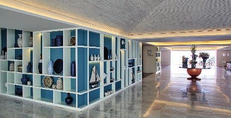 O Tivoli Carvoeiro Algarve Resort oferece quartos de hotel de luxo espaçosos e confortáveis que irão