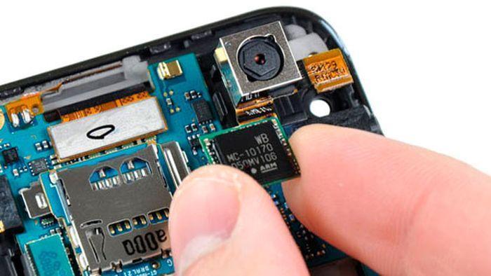 Processador ARM: ilustração Alguns processadores ARM conhecidos são o Samsung Exynos e a série A dos processadores do iphone (A7, A8,...). Já começaram a fabricar processadores ARM para servidores.