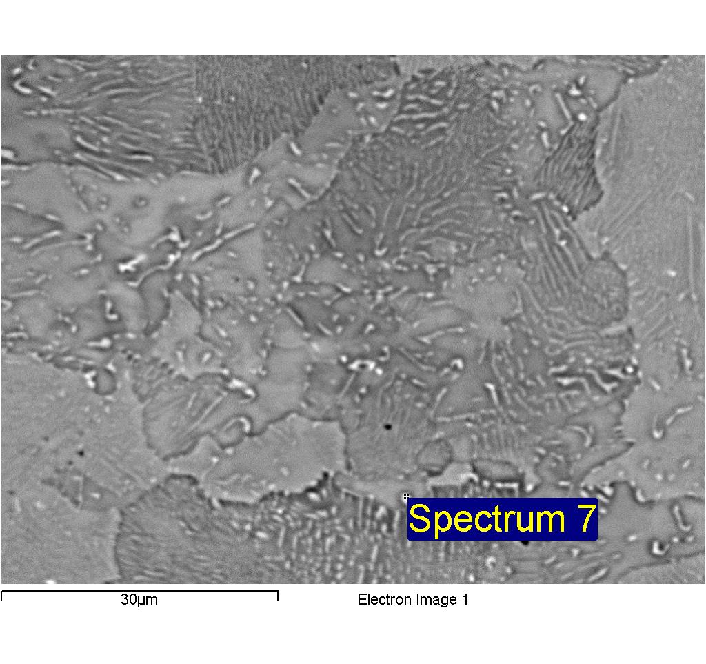 95 A Figura 70 mostra a análise por EDS, de um glóbulo branco, presente na microestrutura do aço 300M, indicando que este é um composto rico em cromo e também mostra traços de vanádio, sendo