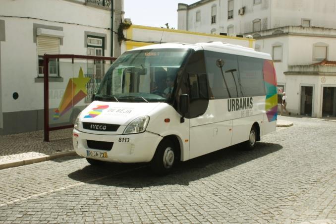 CIRCUITOS URBANOS DE AUTOCARROS Um mês gratuito no serviço urbano Circulares Uma semana gratuita no serviço sub-urbano sem início e fim de linha Sub urbano 20 kms Bª. S.Miguel Frequência 60 minutos Bª.